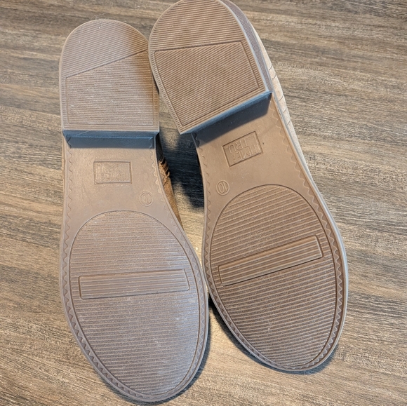 Time and Tru Women's Tan Suede Booties - Picture 4 of 4